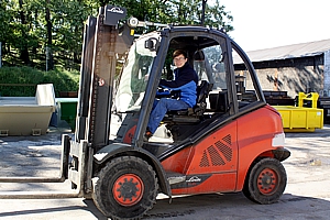Transport mittels Gabelstapler Transport mittels Gabelstapler